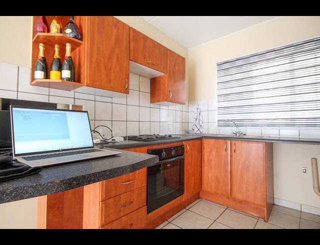 1 BEDROOM APARTMENT FOR SALE IN ROOIHUISKRAAL NORTH